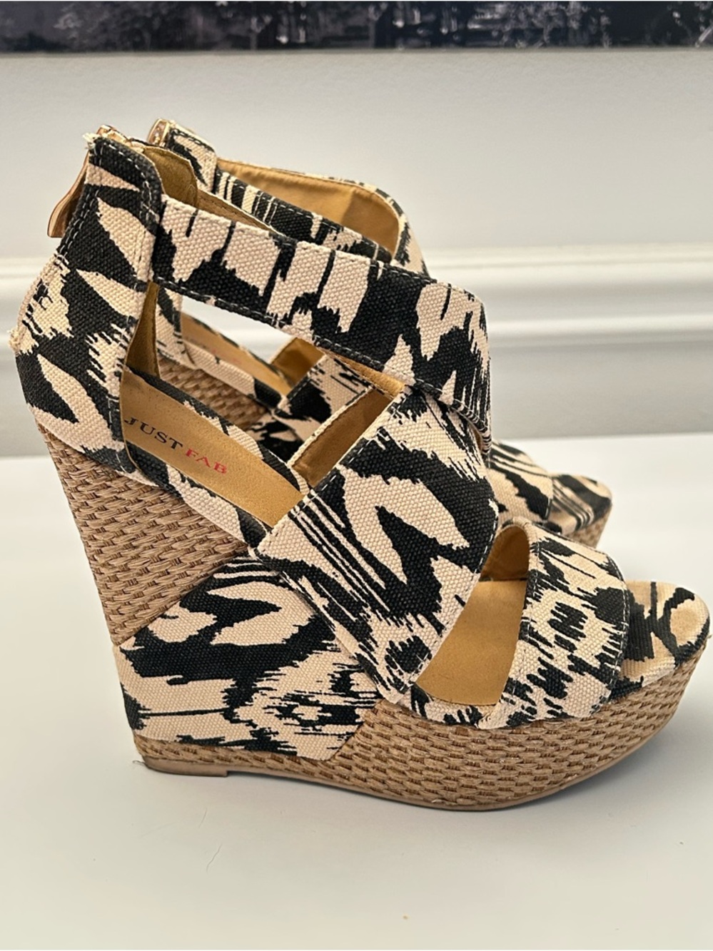 JustFab Black and Cream Patterned Woven Platform Wedges Size 7